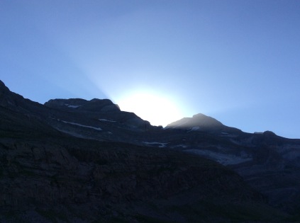 Lever du soleil sur le Mont Perdu